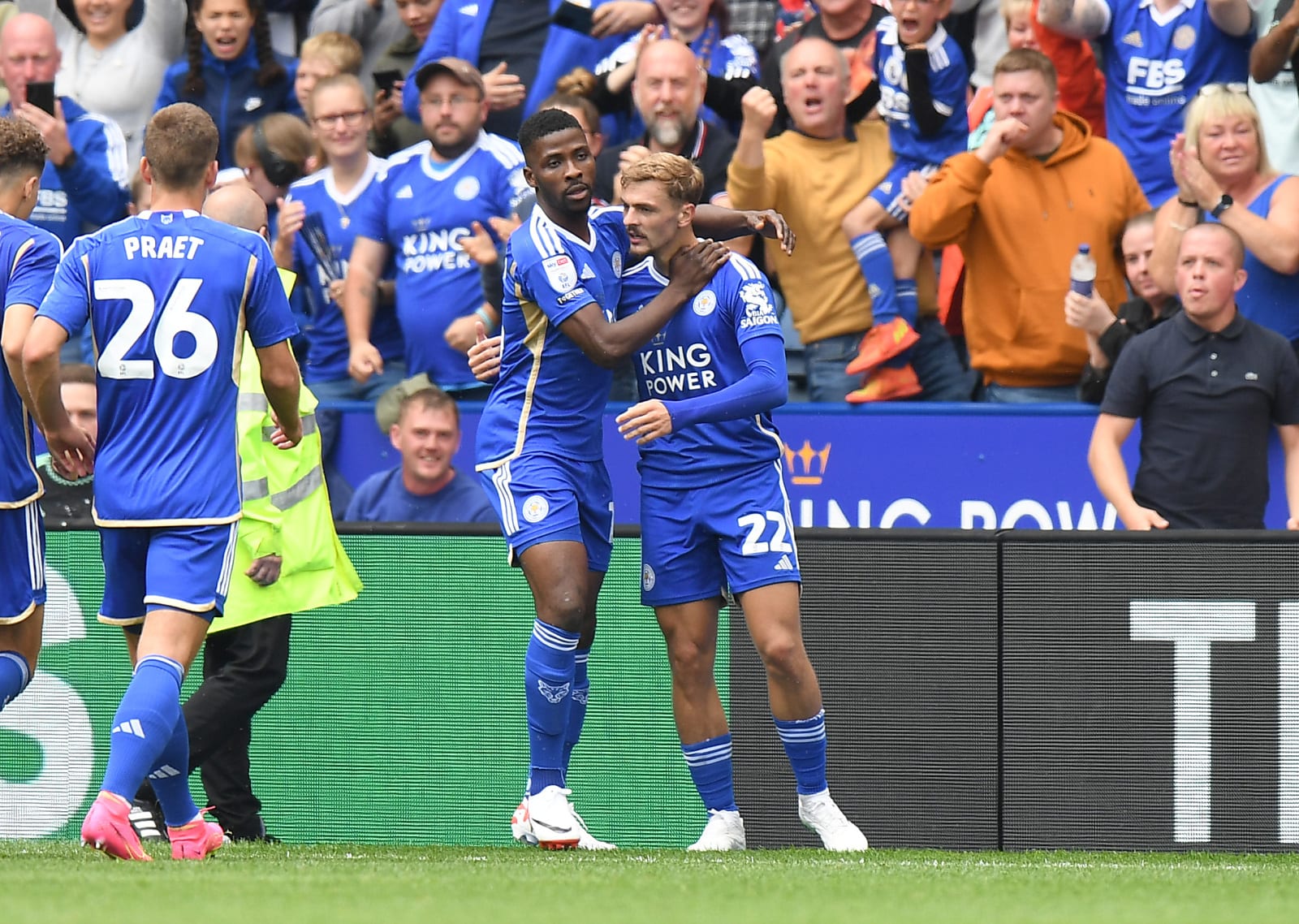 Soi kèo Burton vs Leicester