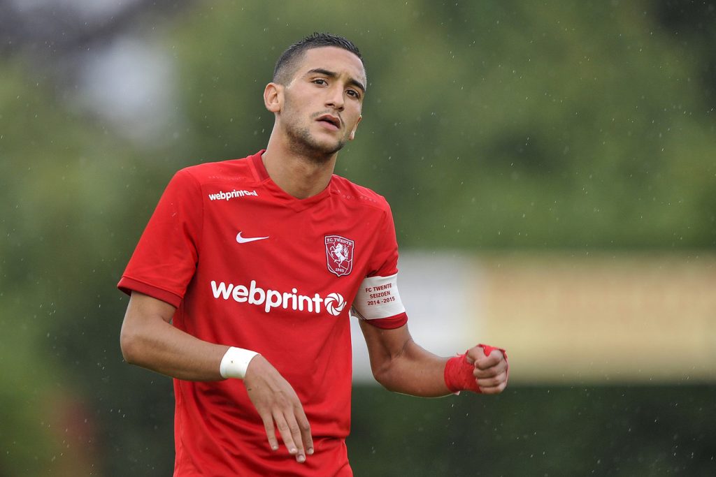 ziyech-gay-go-voi-dong-doi-chui-ca-hlv-chi-co-1-nguoi-khien-anh-ne-va-mang